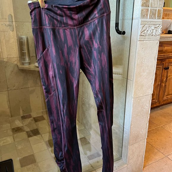 Size 2 Lululemon Leggings - Picture 3 of 4